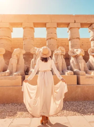 donna nel tempio di karnak, tempio di karnak