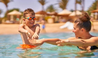 Madre e Figlio a Hurghda, vacanze estive egitto