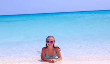 Una Ragazza a Marsa Matrouh, viaggio egitto piramidi e mare