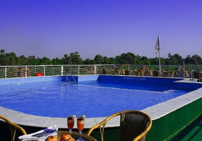 piscina a bordo di crown jewel, egitto crociera sul nilo