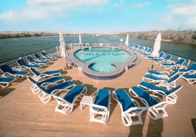 piscina a bordo di nile story crociera , vacanza sul nilo 