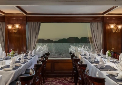 Restaurante del crucero Radamis II