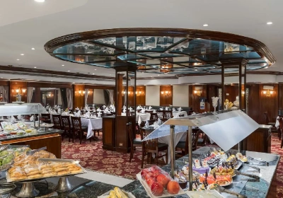 Restaurante del crucero Radamis II