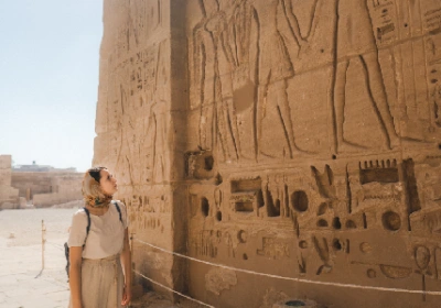 Una donna nel tempio, tour cairo e luxor