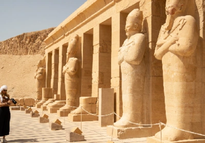 Una donna nel tempio, tour cairo e luxor