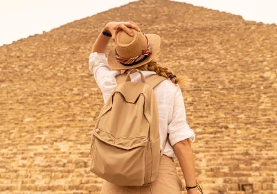 Donna nelle piramidi, vacanze pasqua egitto