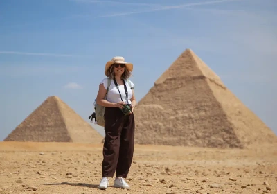 donna nelle piramidi, tour egitto 5 giorni