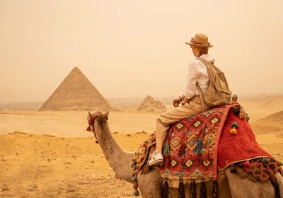 Ragazza sul cammello ,viaggi pasqua egitto
