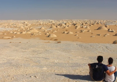 una coppia nel deserto bianco, tour deserto bianco egitto