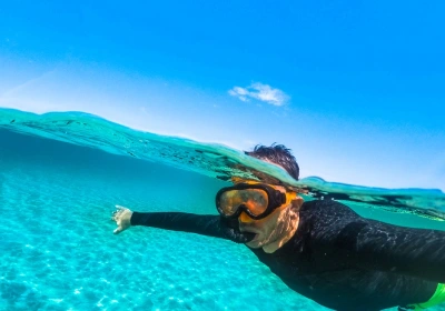 Un Uomp che Fa Snorkelling, tour cairo e sharm di lusso