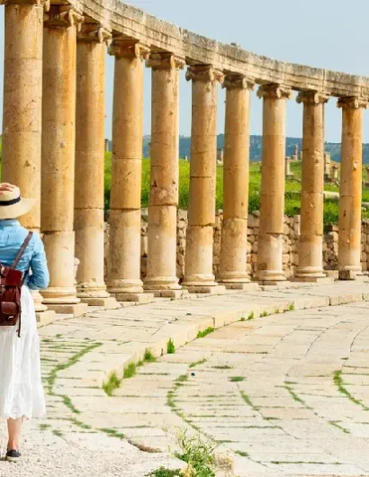 una ragazza a jerash