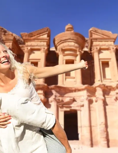 Cose da fare in Giordania, Una coppia davanti a Petra
