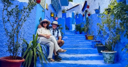 una coppia a Chefchaouen marocco, tour marocco chefchaouen
