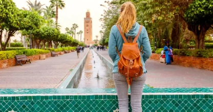 una turista a marrakech , tour marrakech merzouga