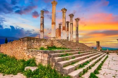 Tempio Capitolino nelle luci del tramonto; Città storica della Mauritania romana, volubilis cosa vedere Tempio Capitolino nelle luci del tramonto; Città storica della Mauritania romana, volubilis cosa vedere