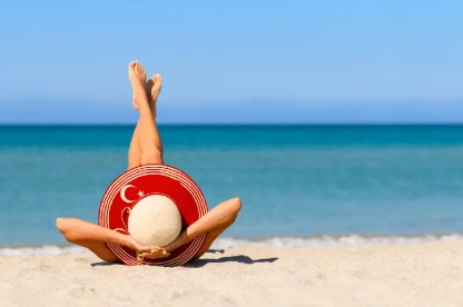 una turista in una spiaggia in turchia , Turchia in estate