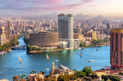 El Río Nilo, Egipto Horizonte sobre el Nilo en El Cairo antes del atardecer, Egipto.
