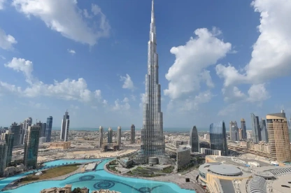 Wide-angle view of the iconic Burj Khalifa