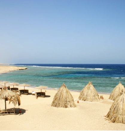 Ein schöner Strand in Ägypten. Lage 10 km nördlich von El Quseir/Rotes Meer.