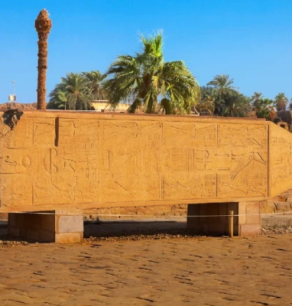 Der unvollendete Obelisk im antiken Steinbruch von Assuan, Ägypten.