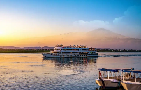 Disfruta del río Nilo y de un barco al atardecer en Asuán durante tu Viaje a Egipto Todo Incluido
