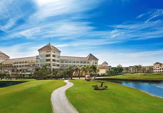 Hilton Pyramids Golf