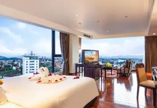Thanh Lich Royal Hotel 