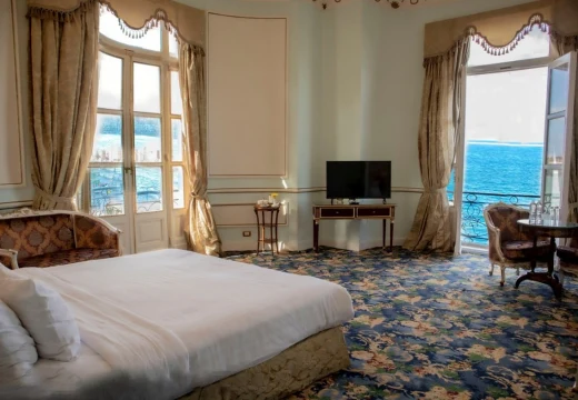 Paradise Inn Windsor Palace Hotel