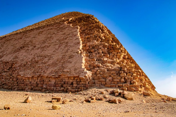 Die Geheimnisvolle Knickpyramide