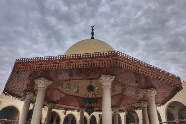 Amr-ibn-al-As-Moschee in Kairo: Geschichte, Architektur und Besuchertipps