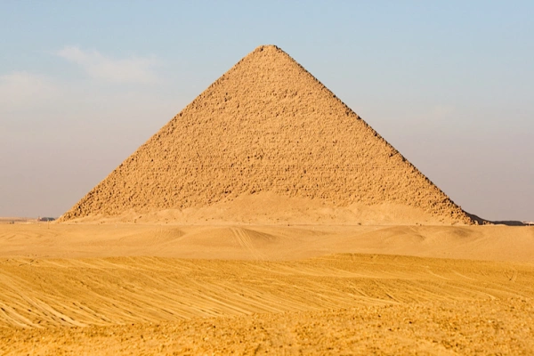 La piramide Rossa di snefru alla necropoli di saqqara