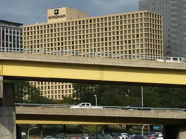 Wyndham Grand Hotel 