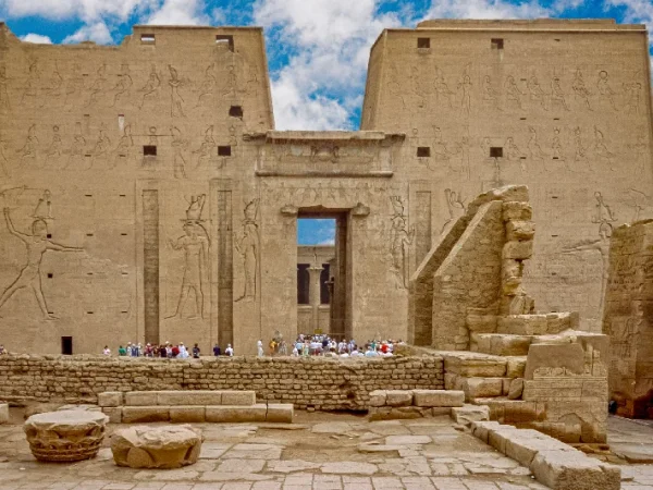 Sonnenfinsternis in Ägypten 2027:  Das Jahrhundertereignis über Luxor