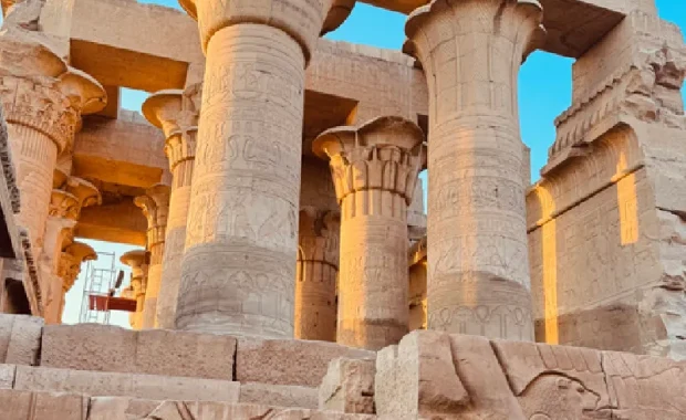 Columnas y muro del Templo de Kom Ombo, mejores viajes a egipto