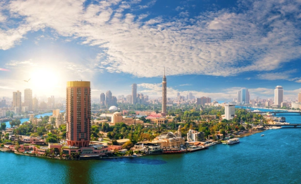 Vue du Caire au coucher du soleil, avec le Nil et les bâtiments prestigieux de la capitale égyptienne, Séjour au caire