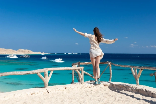 Una Donna a Hurghada, hurghada piramidi