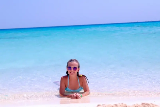 Una Ragazza a Marsa Matrouh, viaggio egitto piramidi e mare