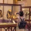 Una donna nel Museo Egizio del Cairo