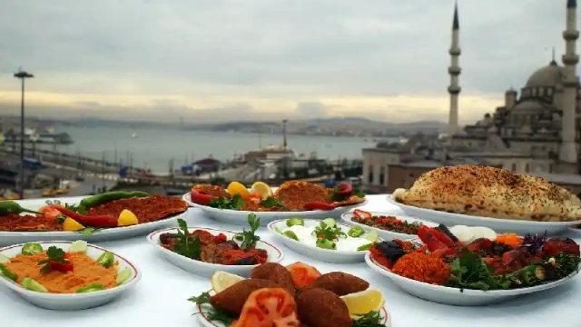 piatti diversi in un ristorante a turchia , Turchia cosa mangiare
