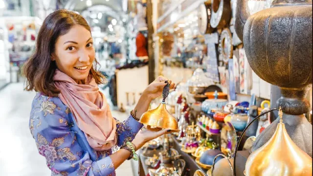 una donna nel mercato a turchia , Turchia cosa comprare