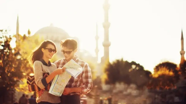 una coppia turiste ad istambul , cosa vedere a istanbul in 5 giorni