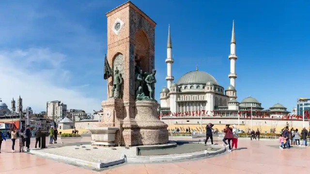 piazza taksim , piazza taksim istanbul
