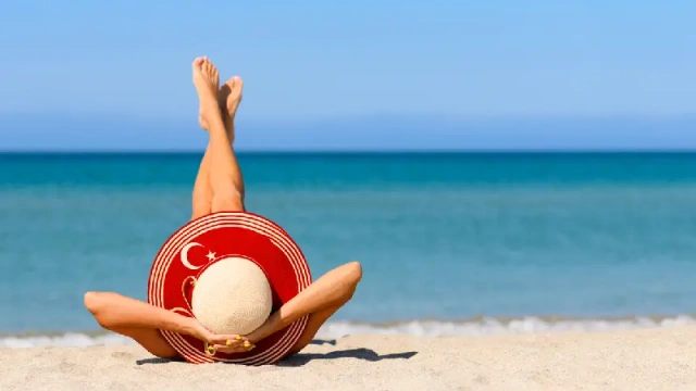 una turista in una spiaggia in turchia , Turchia in estate