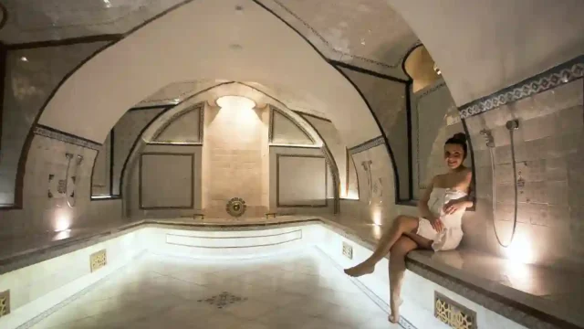 Donna in relax dopo l'Hammam turco