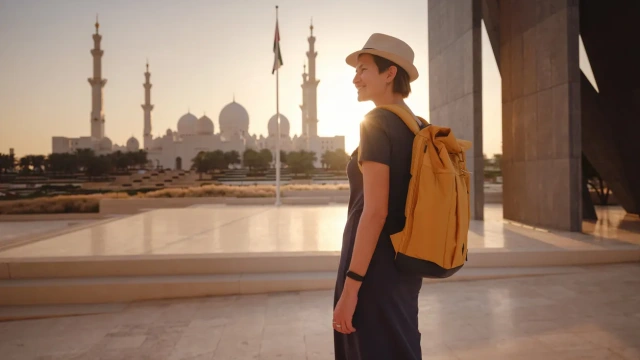 una turista ad abu dhabi , quanto costa un viaggio a dubai 