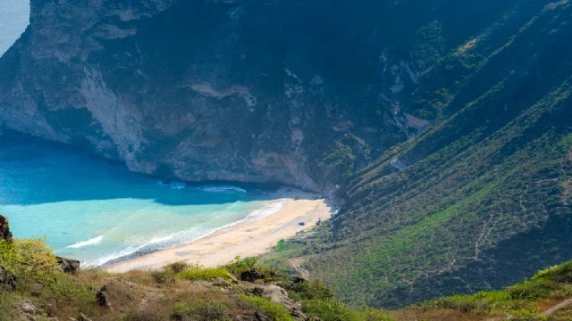 Spiaggia di Mughsail: Blowholes e Grotta a Salalah