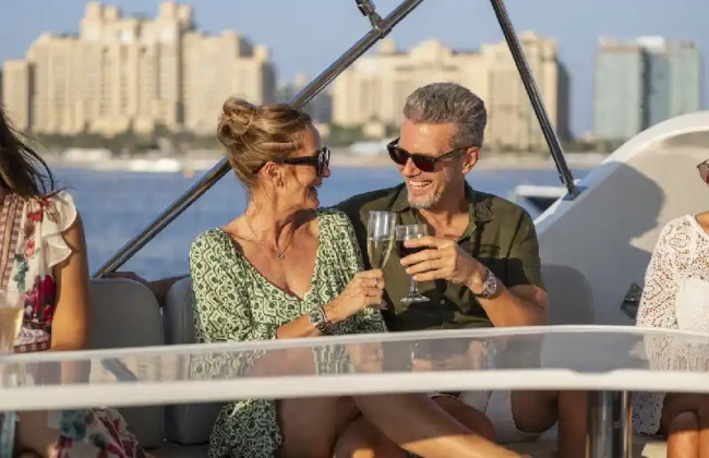 Una coppia in Dubai, Dubai ferragosto