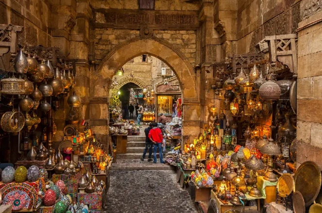 un negozio di lampade, khan el khalili