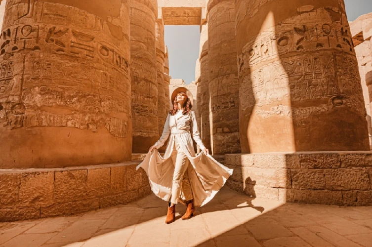 Donna nel Tempio, viaggio cairo e luxor