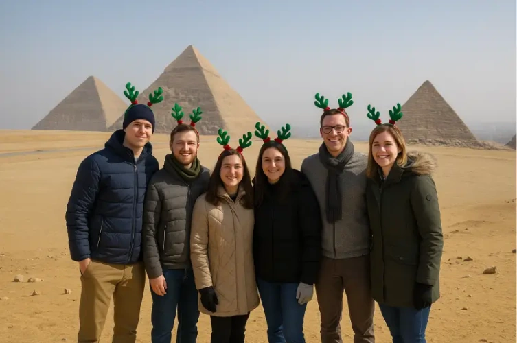 Amici nelle Piramidi, egitto a natale